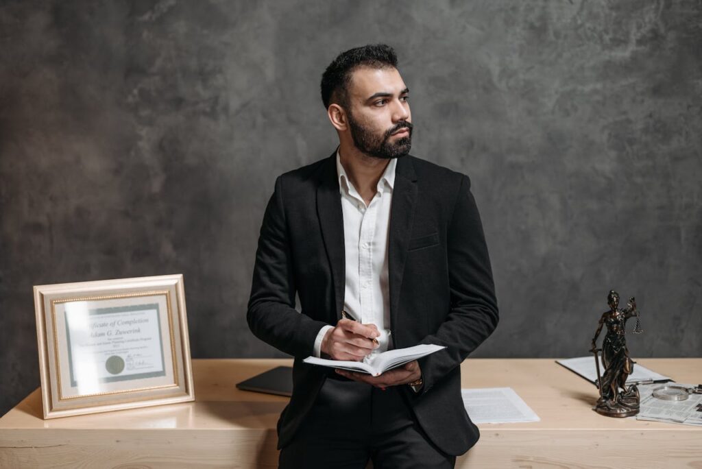 Formation professionnelle Confident male consultant takes notes, surrounded by legal paperwork in a modern office.